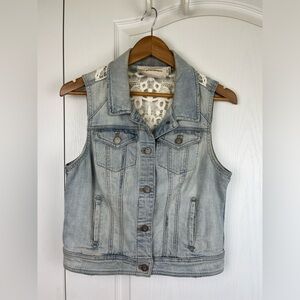 Pilcro and The Letter Press Denim Vest with Crochet Detail Sz Small Anthro
